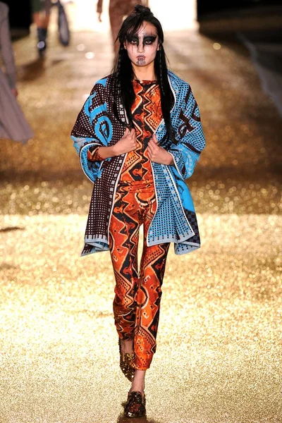 Look 25